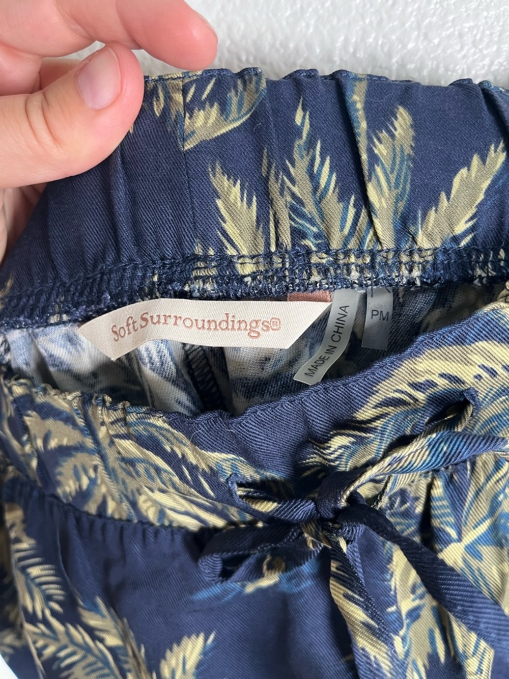Soft Surroundings Tropical Palm Tree Wide-Leg Casual Pull-On Pants Navy Green PM - Picture 4 of 9